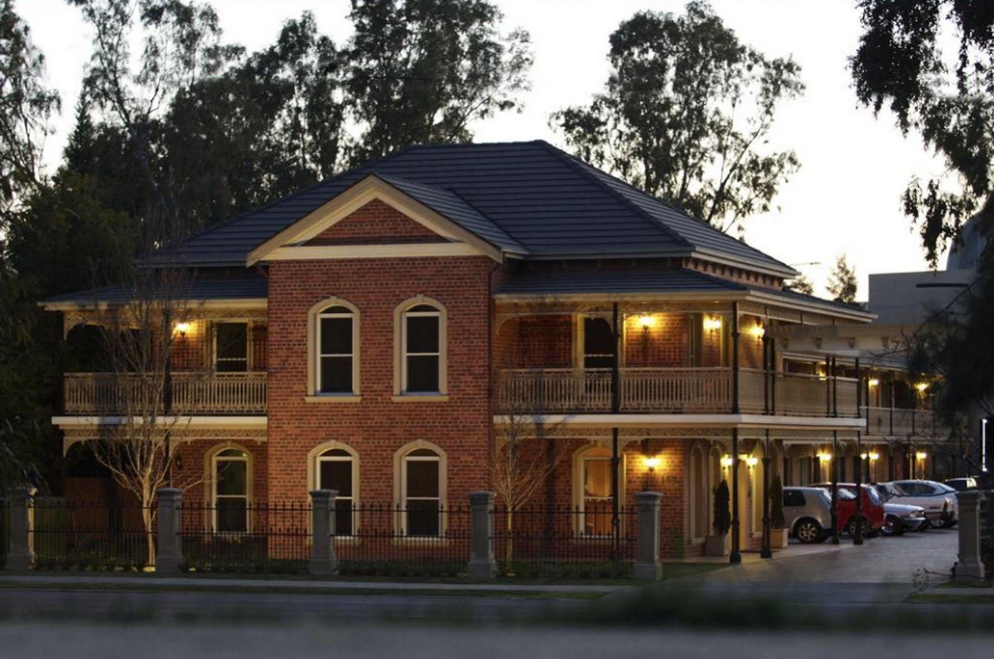 Carlyle Suites & Apartments Wagga Wagga Exterior photo