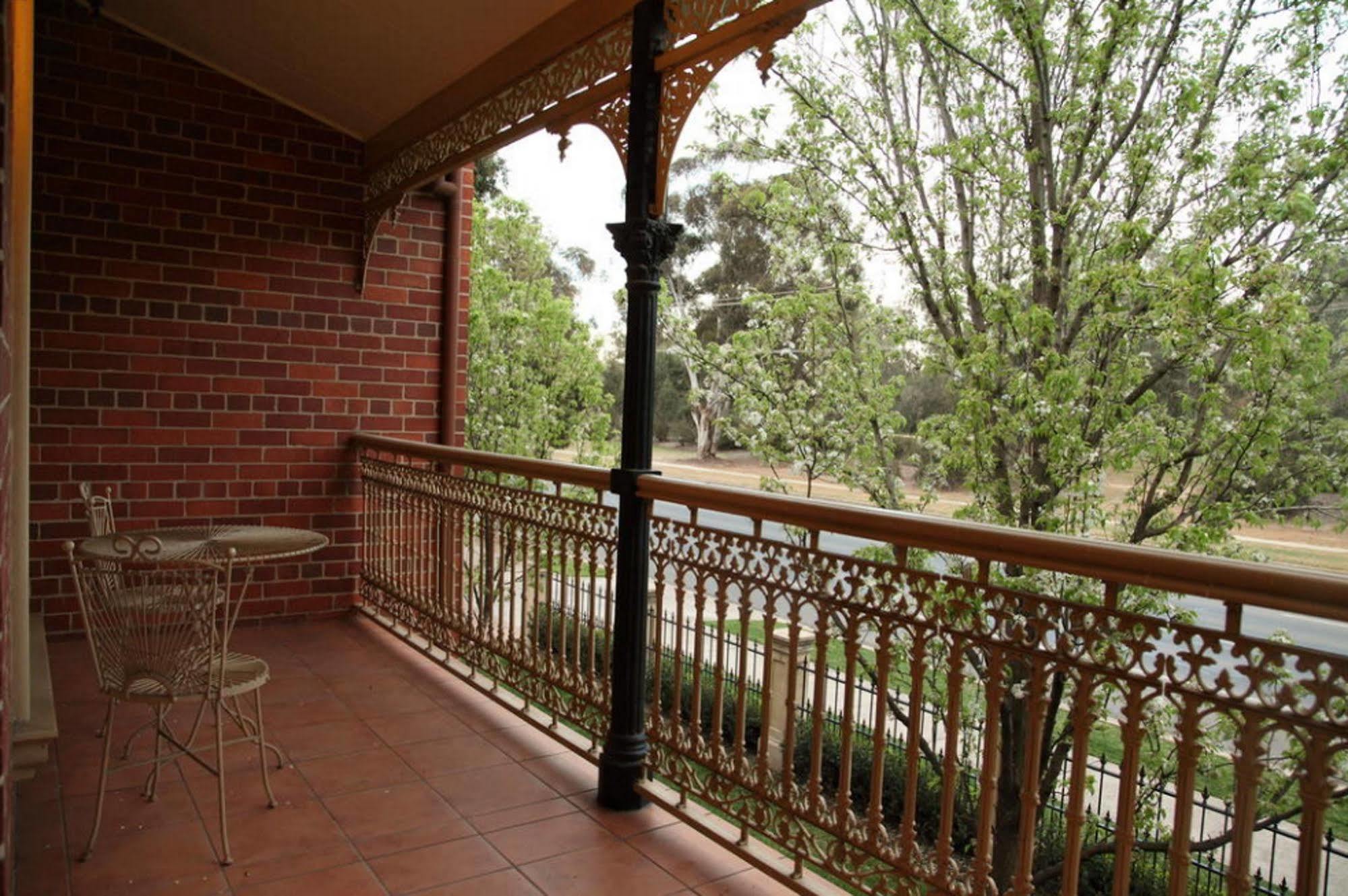 Carlyle Suites & Apartments Wagga Wagga Exterior photo